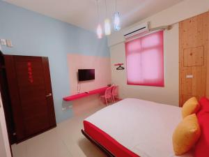 Uma cama ou camas num quarto em 澎湖樂在綺中民宿 第580號