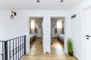 Postel nebo postele na pokoji v ubytování Harmonija Lux