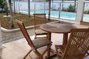 Bazén v ubytování Villa Palmira 6 suites avec piscine 5 min à pied de la plage Pereybere nebo v jeho okolí