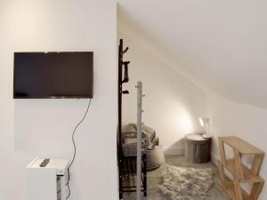 a room with a flat screen tv on a wall at Hunter Links Cottage in Prestwick