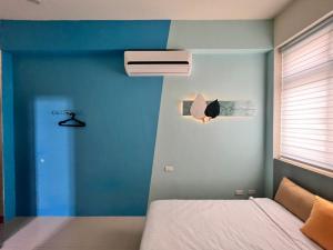 Uma cama ou camas num quarto em 澎湖樂在綺中民宿 第580號