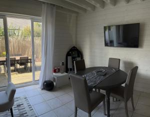 Et tv og/eller underholdning på Maison à Dinard