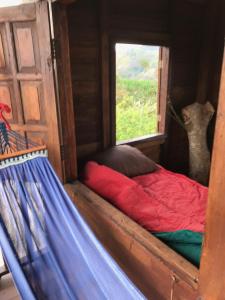Katil atau katil-katil dalam bilik di Mae Chan Treehouse with swimming pool