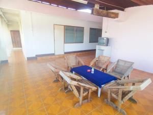 a dining room with a blue table and chairs at Manilath guesthouse in Ban Houayxay