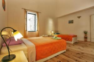 B&B Apart Hotel Paštrovski Konak tesisinde bir odada yatak veya yataklar