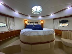 Posteľ alebo postele v izbe v ubytovaní Yacht le Yauta Porto Vecchio