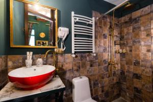 Koupelna v ubytování Vorontsoff Inn Boutique Hotel