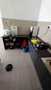 a small kitchen with a black counter top at 16 Sierra Puchong Zentro 5 人 Supreme二房公寓 in Puchong