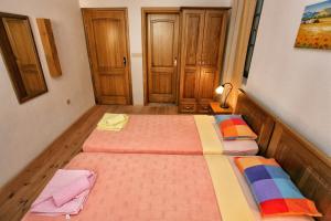 Voodi või voodid majutusasutuse B&B Apart Hotel Paštrovski Konak toas