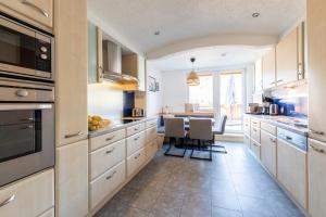 Kuchnia lub aneks kuchenny w obiekcie Appartements DAS RETTENBACHER