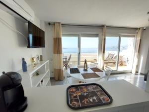 a kitchen with a table and a view of the ocean at Villamarina dúplex en primera línea de mar - Fincas Arena in Benidorm