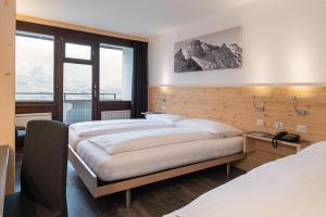 Postel nebo postele na pokoji v ubytování Jungfrau Lodge, Annex Crystal