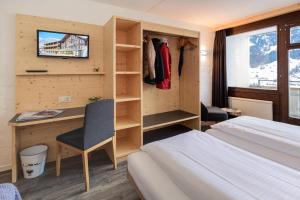 Postel nebo postele na pokoji v ubytování Jungfrau Lodge, Annex Crystal