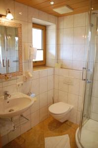 Kúpeľňa v ubytovaní Pension Ederhof + 20 fotografií