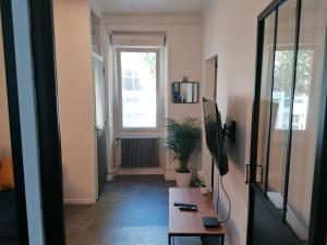 Televízia a/alebo spoločenská miestnosť v ubytovaní Nantes, superbe appartement