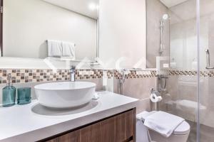 Koupelna v ubytování Staycae Holiday Homes - Vera by DAMAC Near Downtown, Business Bay + 24 fotografií