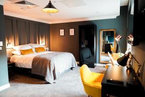 The Old Post Office Warrington by Deuce Hotels客房内的一张或多张床位