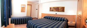 Postel nebo postele na pokoji v ubytování Hotel Alpechiara