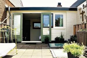 Το κτήριο όπου στεγάζεται  το διαμέρισμα