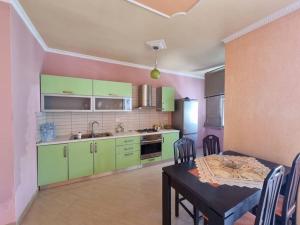 Kuchyňa alebo kuchynka v ubytovaní Lungomare Vlore Seaside Apartment