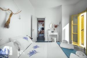 a white room with a bed and a couch at Livas Residence in Megálon Khoríon