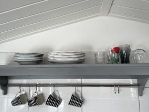 Fotografie z fotogalerie ubytování Two small Guest houses by lake rent out as One v destinaci Hjo