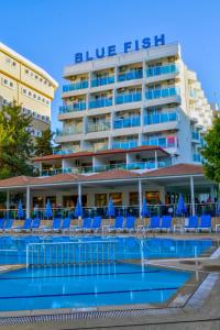 Bazén v ubytování Blue Fish Hotel nebo v jeho okolí