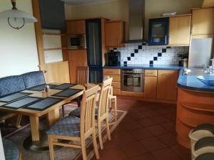 A kitchen or kitchenette at Ferienwohnungen Oranhof