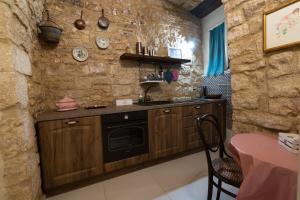 Kuchyň nebo kuchyňský kout v ubytování B&B La Torretta