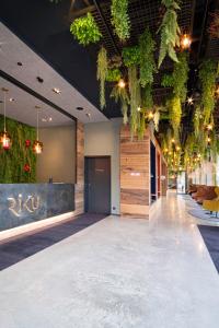 a large lobby with plants hanging from the ceiling at RiKu HOTEL Reutlingen in Reutlingen