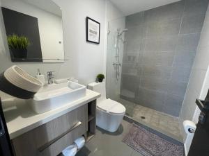 Amplio condominio ejecutivo con hermosa vista的一间浴室