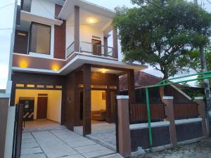 Το κτήριο όπου στεγάζεται  η παραθεριστική κατοικία