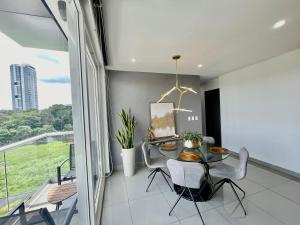 Amplio condominio ejecutivo con hermosa vista的休息区