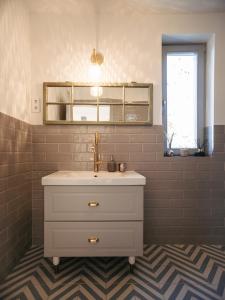 a bathroom with a sink and a mirror at Hegyi Kabin - Zebegény in Zebegény