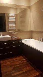 Fotografia z galérie ubytovania Apartament z balkonem Przy parku vo Varšave