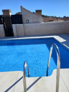 Bazén v ubytovaní Apartamento Eursu centro con piscina alebo v jeho blízkosti