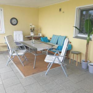 a dining room with a table and chairs at Haus KanaleGrande in Haltern