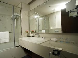 Vannas istaba naktsmītnē C - Hotel and Suites Doha