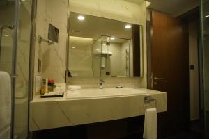 Vannas istaba naktsmītnē C - Hotel and Suites Doha