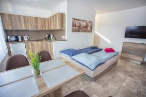 Postel nebo postele na pokoji v ubytování Mona Apartman