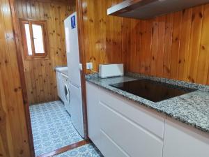 Kuchyňa alebo kuchynka v ubytovaní Bungalow con piscina cerca de la playa de Torre del Mar Ideal familias
