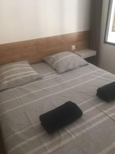 Postel nebo postele na pokoji v ubytování Charmant appartement refait à neuf vue mer