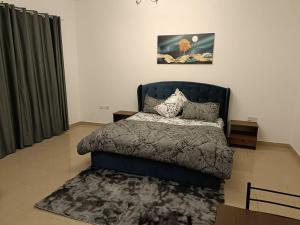 Кровать или кровати в номере Studio Apartment Ajman