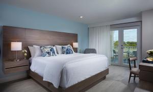 Voodi või voodid majutusasutuse The Pointe Hotel toas