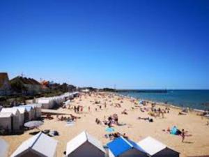 Fotografia z galérie ubytovania Foch, proximité immédiate plage-port-commerces v destinácii Courseulles-sur-Mer