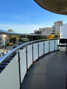 Balcony o terrace sa Studios & Apartments Palas by GLAM