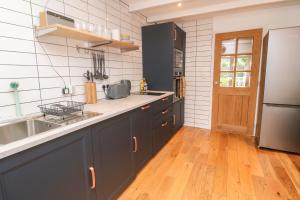 Una cocina o zona de cocina en Stac Polly Cottage