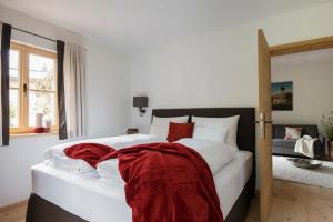 Postel nebo postele na pokoji v ubytování Hallerwirt Homes + 24 fotografií