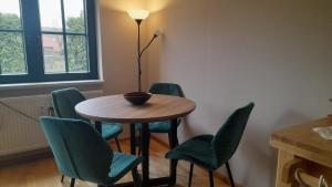 a room with a table and chairs and a lamp at Auszeit auf Insel Usedom in Garz-Usedom