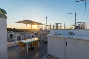 A balcony or terrace at Bianco Sale Holiday Home - Seaview Terraces